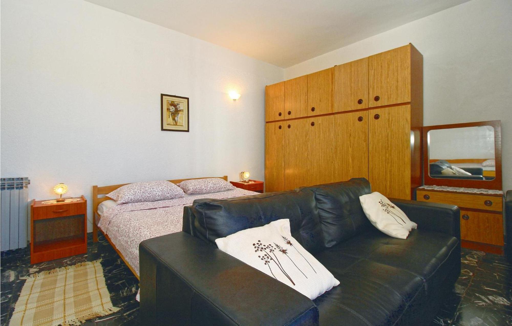 2 Bedroom Beautiful Apartment In Poreč Zewnętrze zdjęcie