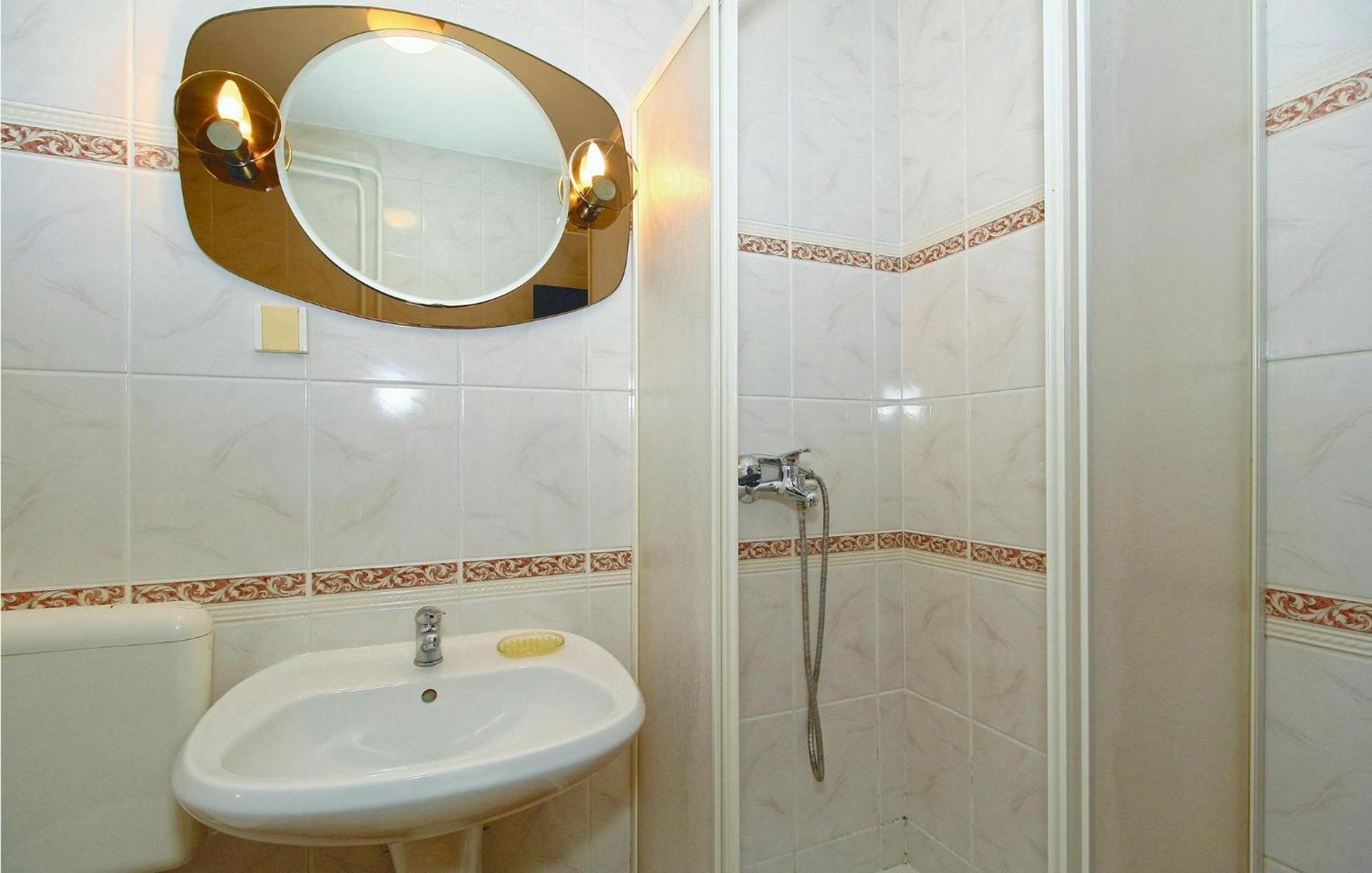 2 Bedroom Beautiful Apartment In Poreč Zewnętrze zdjęcie