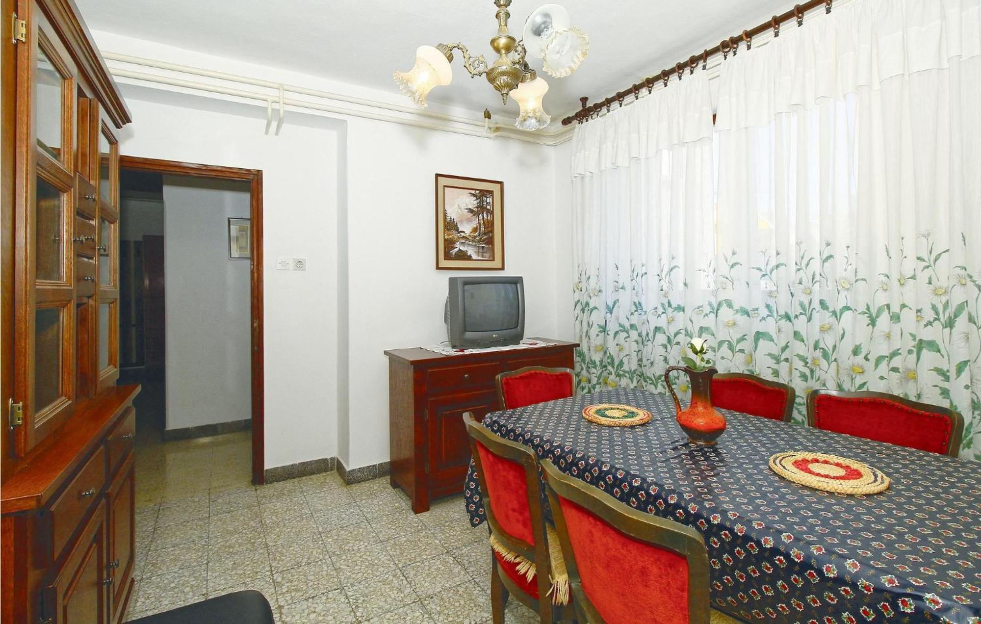 2 Bedroom Beautiful Apartment In Poreč Zewnętrze zdjęcie